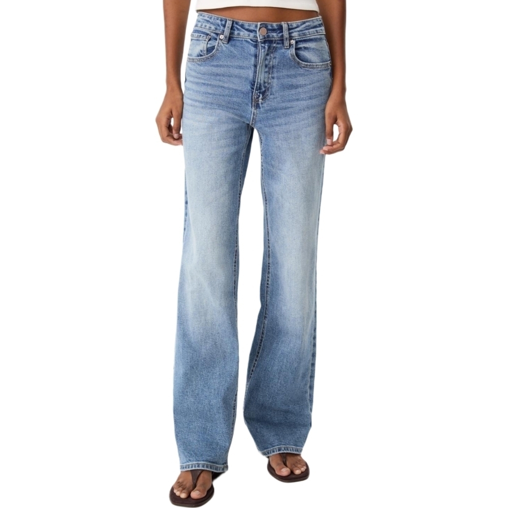 Stradivarius Light Wash Blue Straight Fit Comfort Denim Jeans Size 36 (US 4)